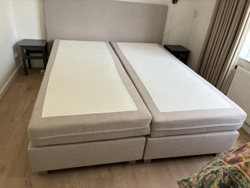 2-persoons boxspring bed, 1.60 x 2.00
