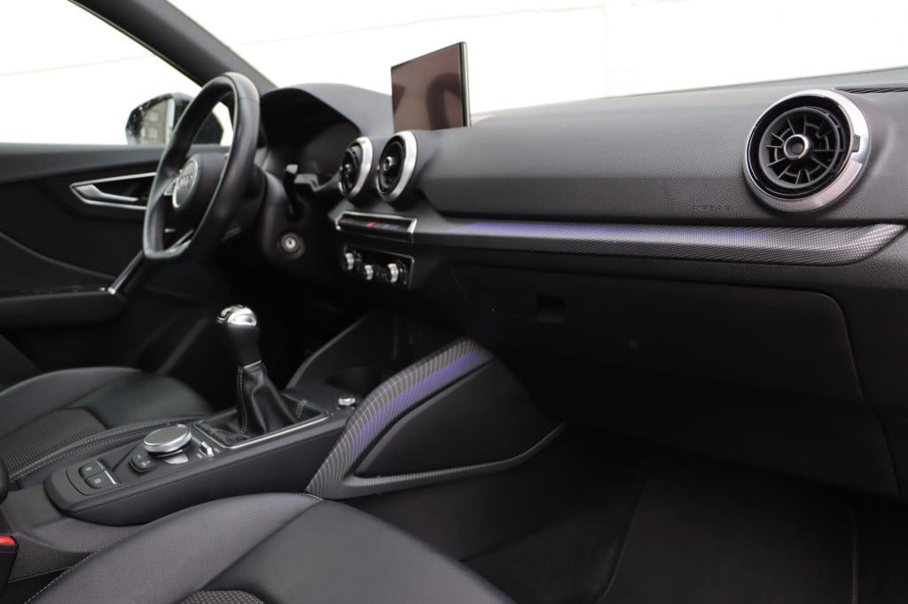 Audi Q2 30 tfsi s-line edition sound 110pk