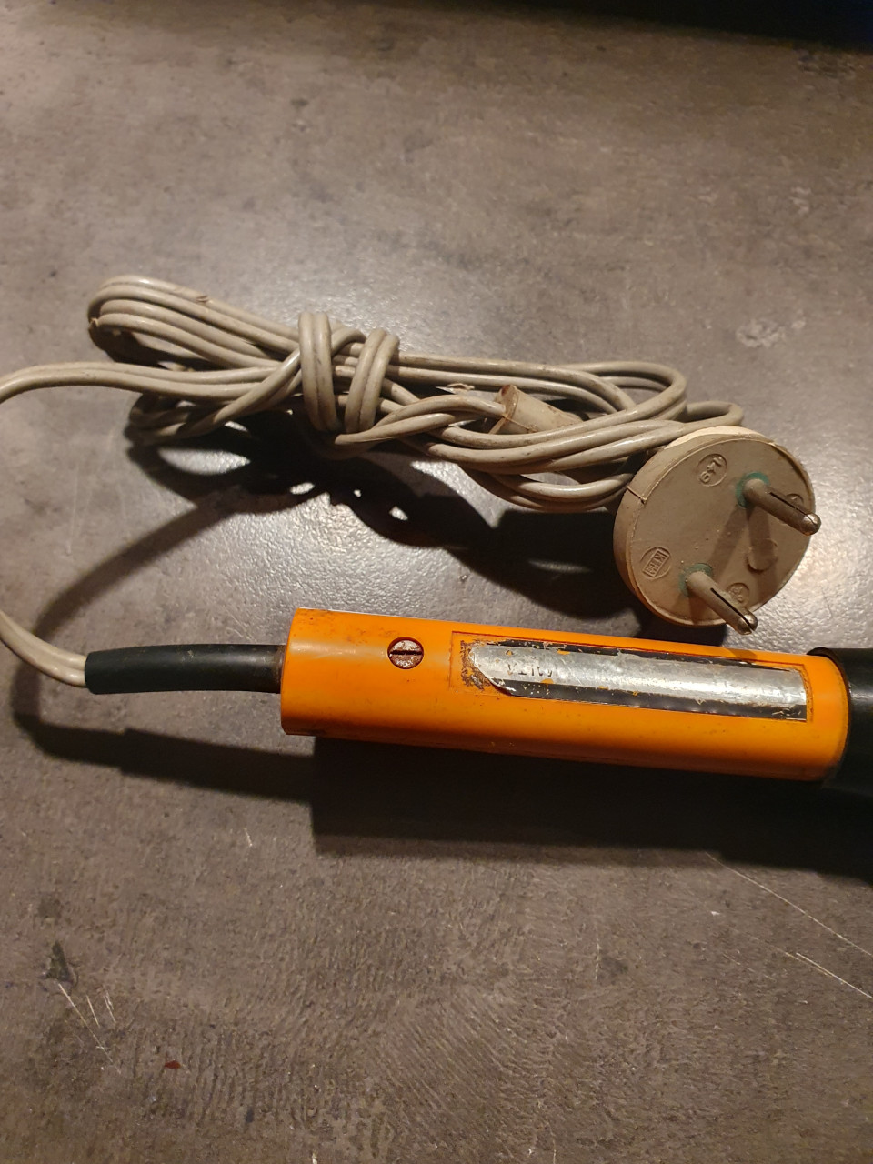 Leuke vintage jaren 70 oranje soldeerbout in werkende staat..