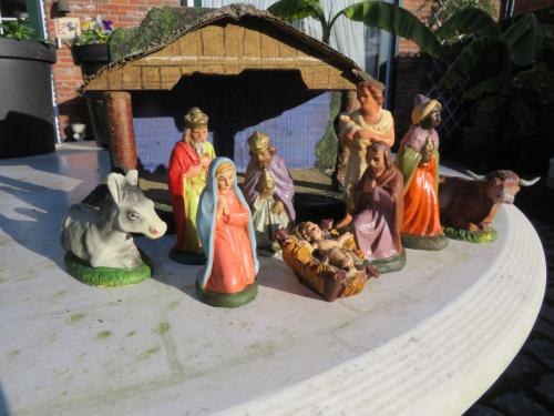 Kerststal met de beelden