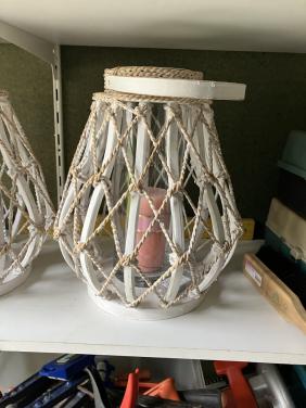 Te koop in goede staat 2 windlichten