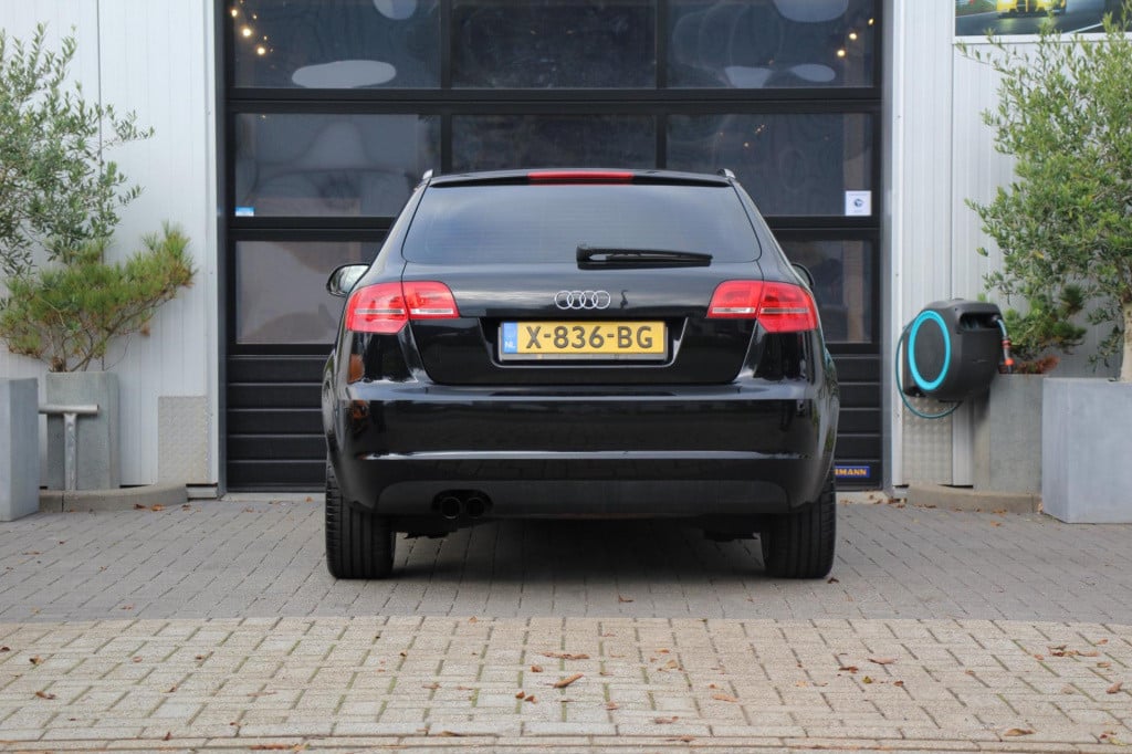 Audi A3 sportback 1.4 tfsi attraction - carplay wireless - navi - clima - 1