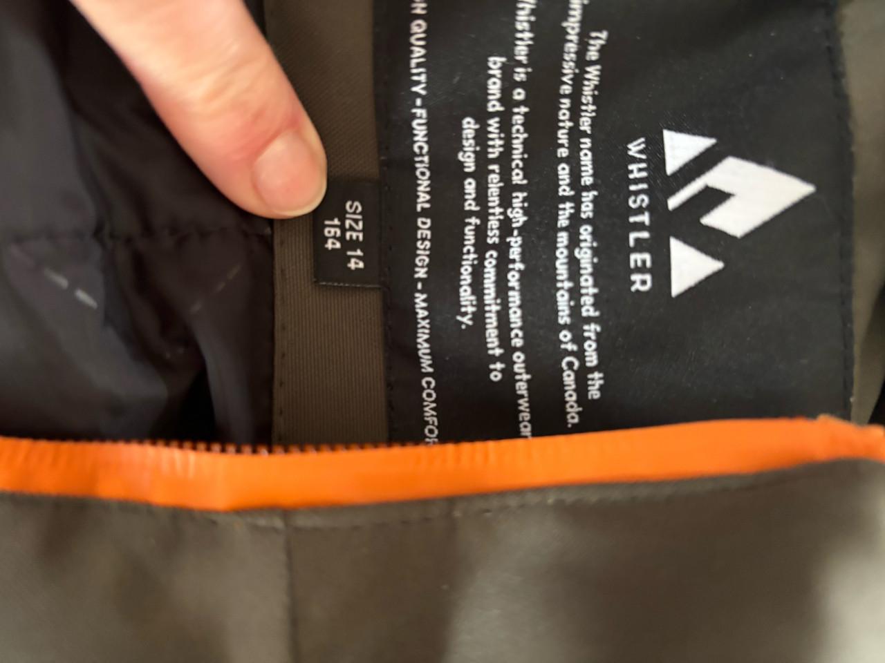 Skijas maat 164, maar 1 x week gebruikt op wintersport.