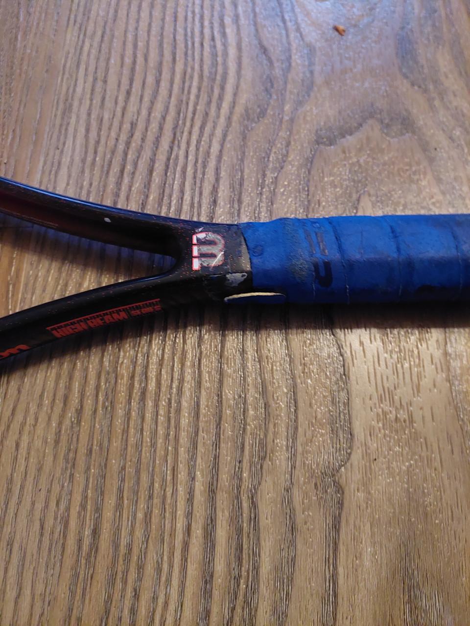 3 Wilson tennisrackets met tas en 11 balletjes