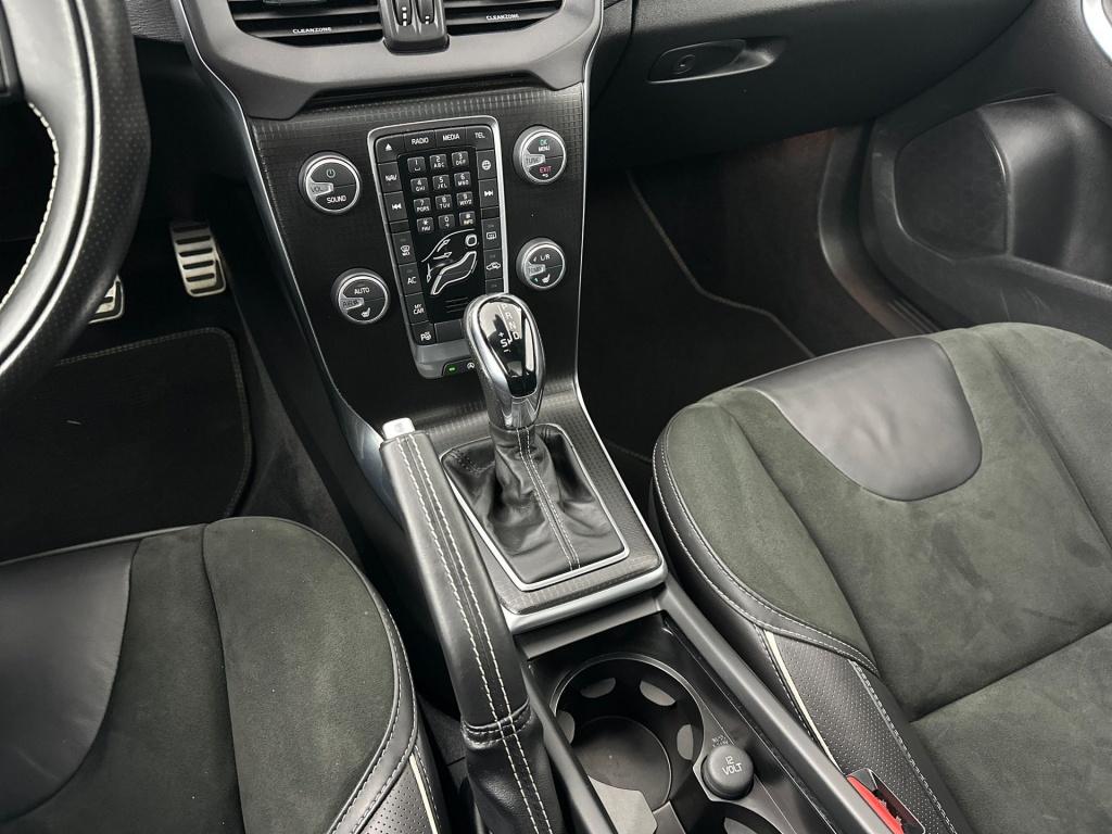 Volvo V40 t3 153pk aut6 polar+ sport| panodak| camera| h&k sound| trekhaak