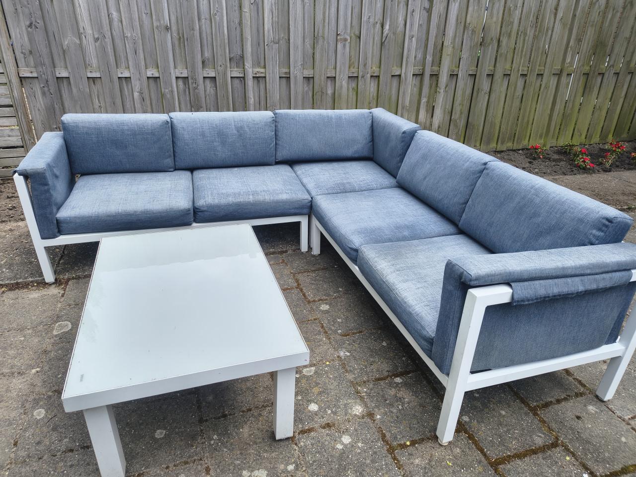 Lounge bank