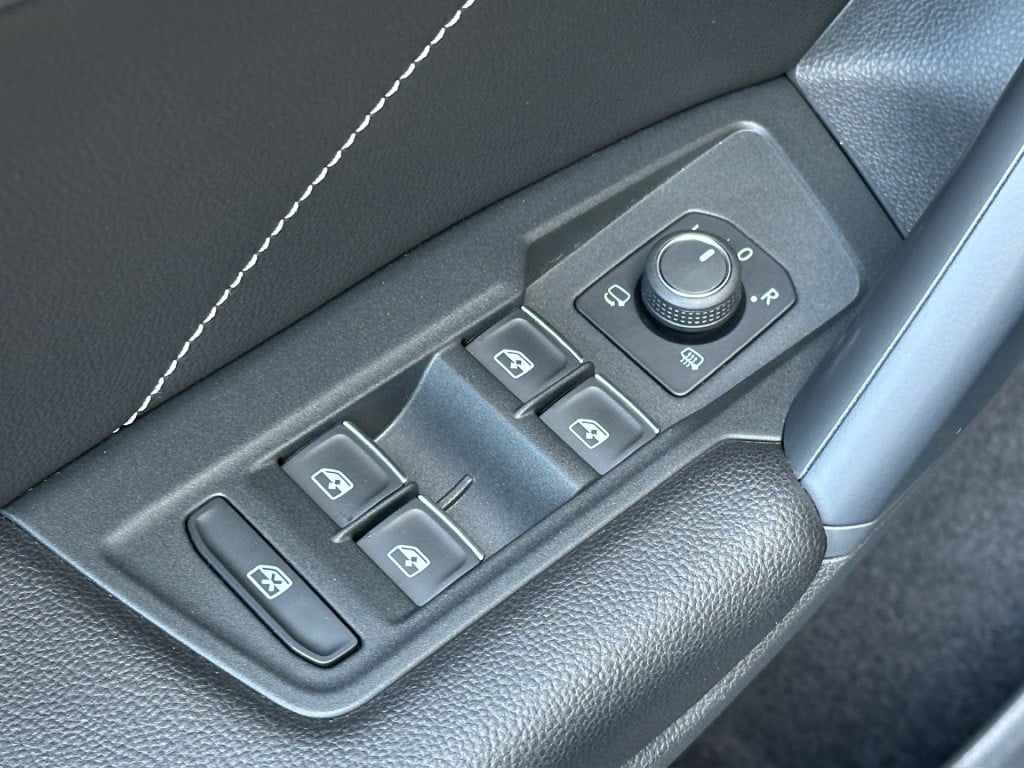 Volkswagen Tiguan 1.5 tsi 150pk dsg r-line | trekhaak | panoramadak | led |