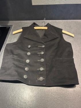 Walcherse klederdracht rok en vest van zwart laken