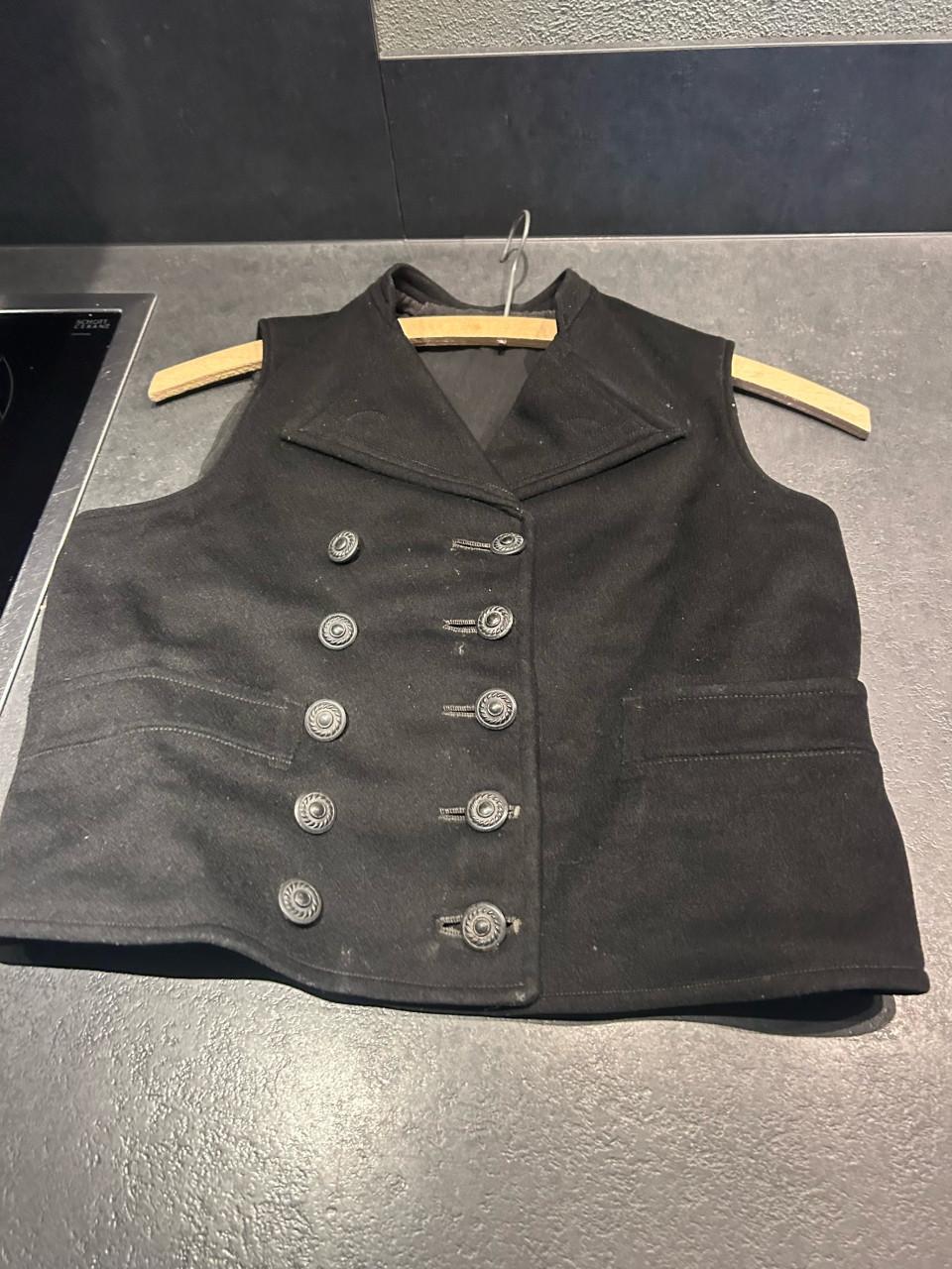 Walcherse klederdracht rok en vest van zwart laken