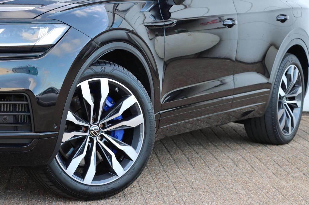 Volkswagen Touareg 3.0 tsi ehybrid 4motion elegance black style 380pk tiptr