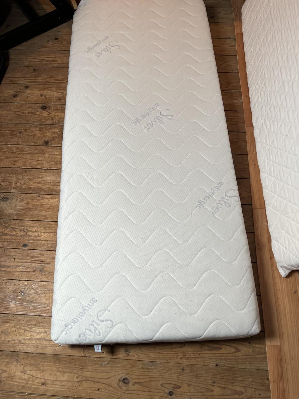 Juniorbed Nuit van Petite Amelie 160x70 met lade en matras