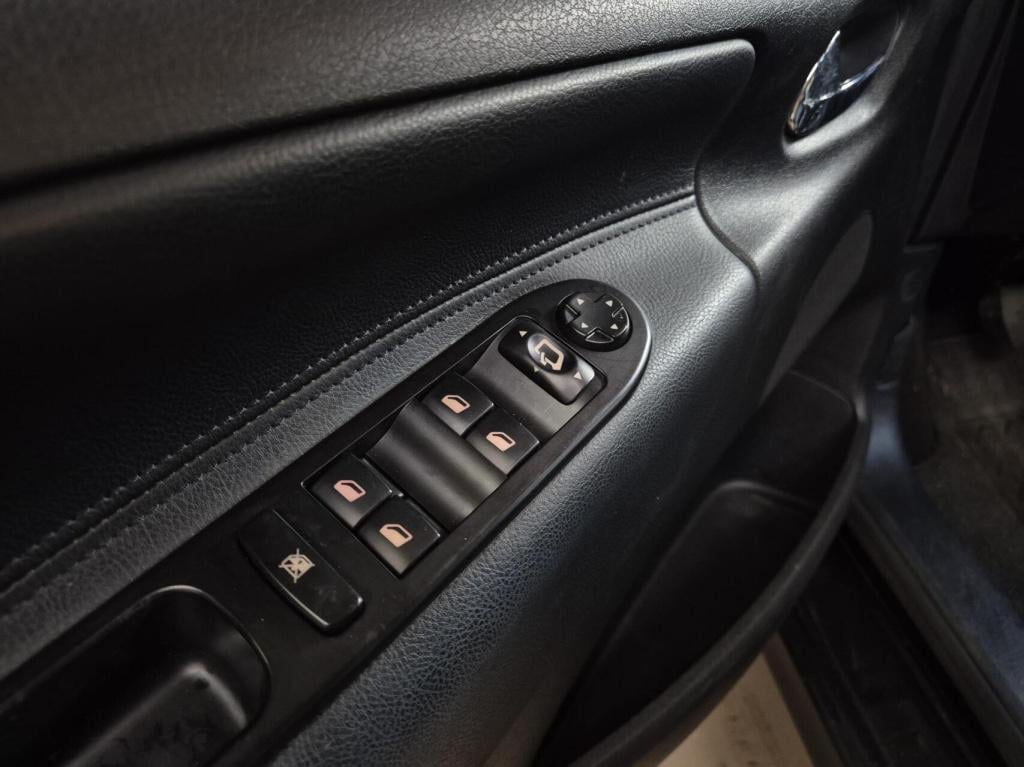 Peugeot 207 1.6 vti xs