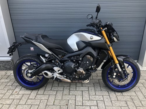 Yamaha MT09-SP met slechts 3956 km!! Gewoon nieuw, incl boekjes etc €8999,-