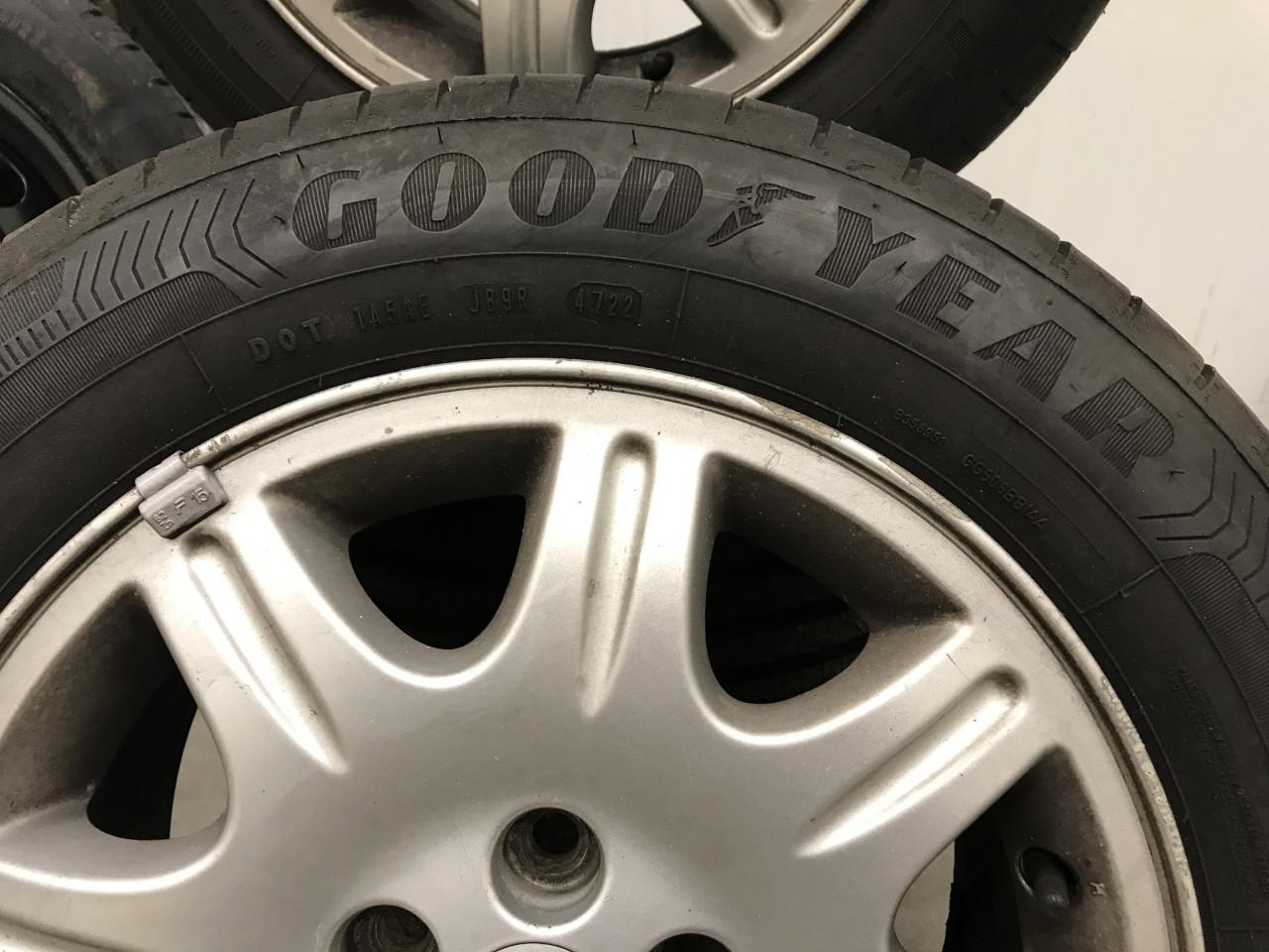 Vier Rover-75 velgen met GoodYear-banden 195/65/R15