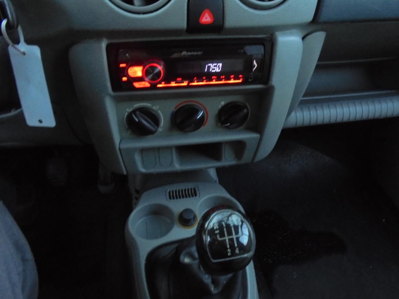 Kangoo 1.2 – 16V Expression in de benzine uitvoering en grijs kenteken!!!!!