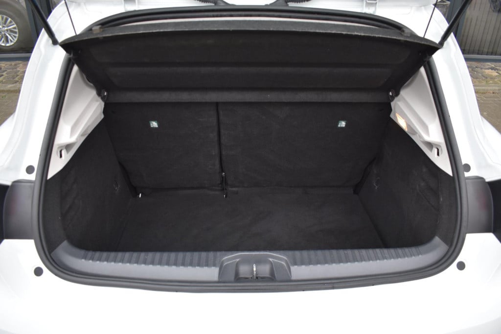 Renault Clio 1.0 tce | parkeersensoren | navigatie | dealer onderhouden | c
