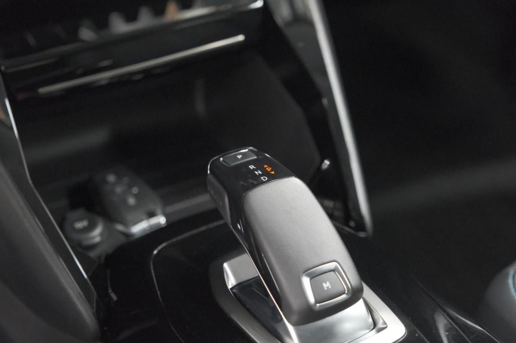 Peugeot 208 puretech 130 eat8 allure pack | adaptieve cruise control | navi