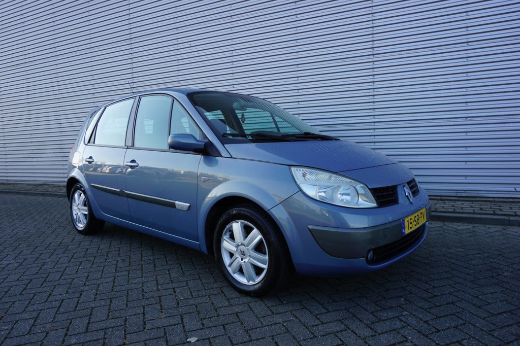 Renault Scenic 2.0-16v tech line climate / cruise / trekhaak / lm velgen / 
