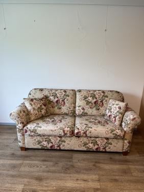 Leuk bankje van stof met bloemenprint
