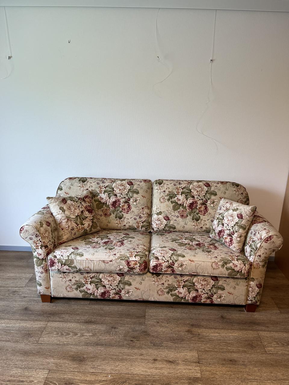 Leuk bankje van stof met bloemenprint