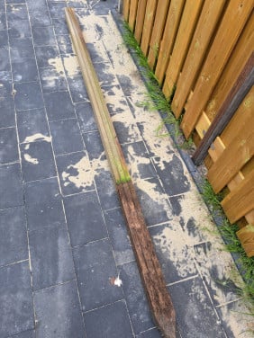 Hardhouten paal