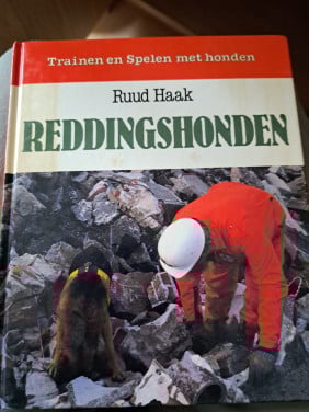 Reddingshonden,behendigheid, speuren van hondenen gedrag en gehoorzaamheid