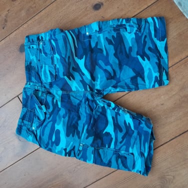 Korte broek maat 170/176