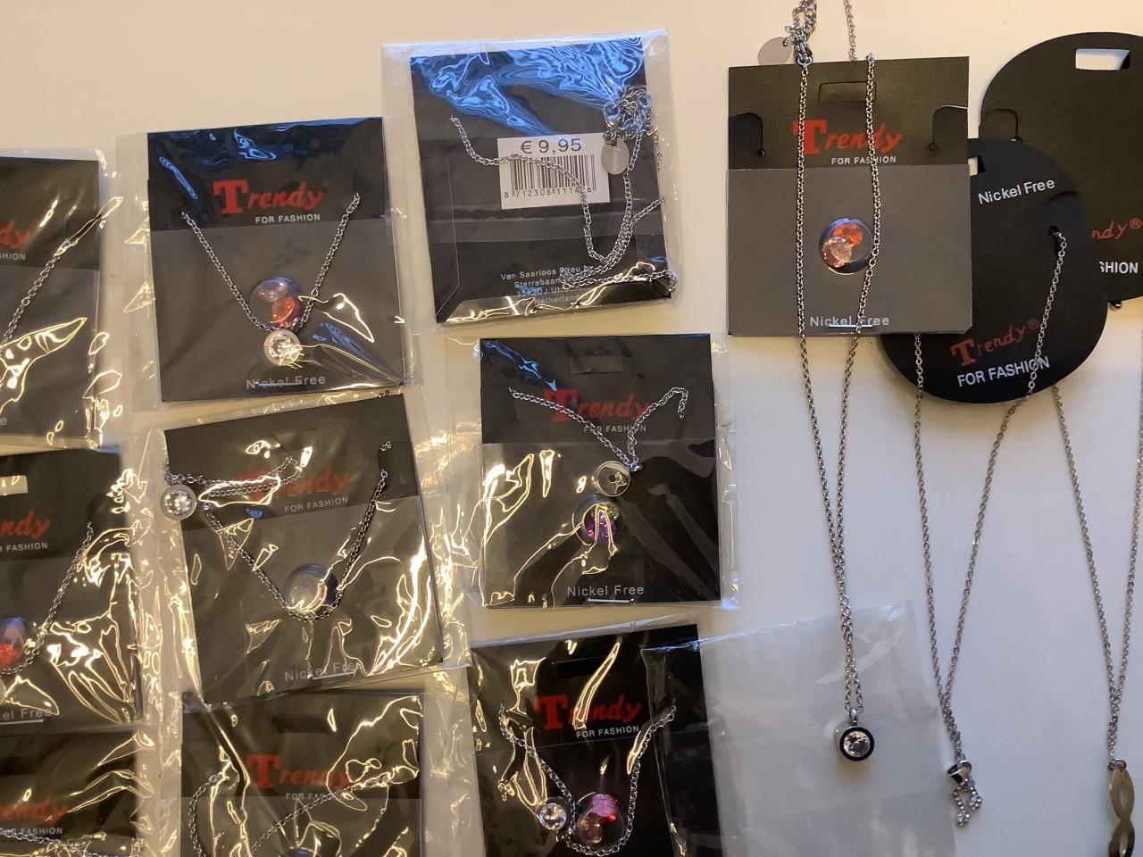 Partij kettingen. ( partij 56)