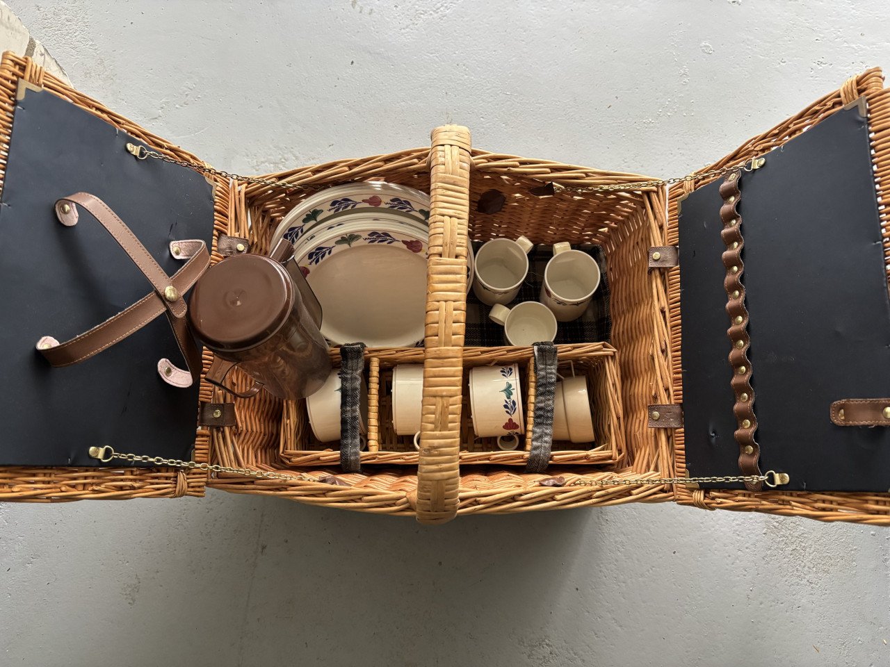 MOOIE GROTE PICKNICK MAND MET INHOUD