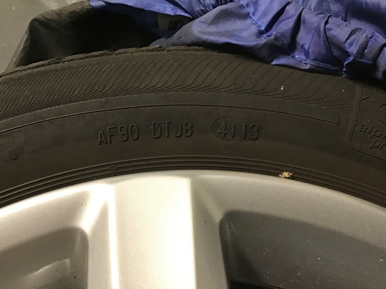 Originele LM VW Polo velgen met winterbanden