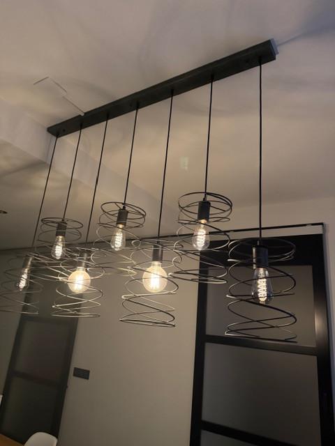 Te koop in zeer goede staat een metalen hanglamp