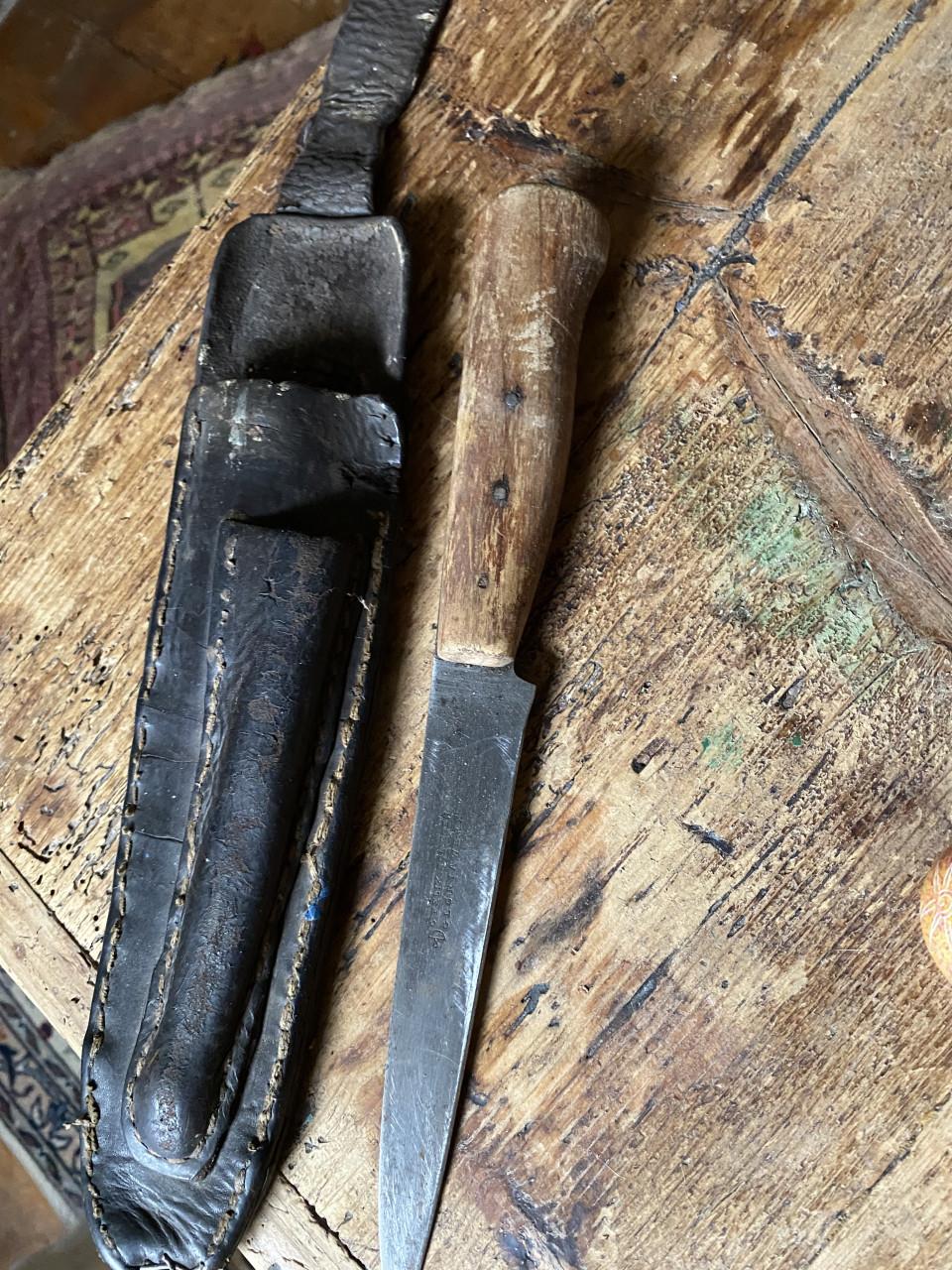 Oud boerenmes met schede