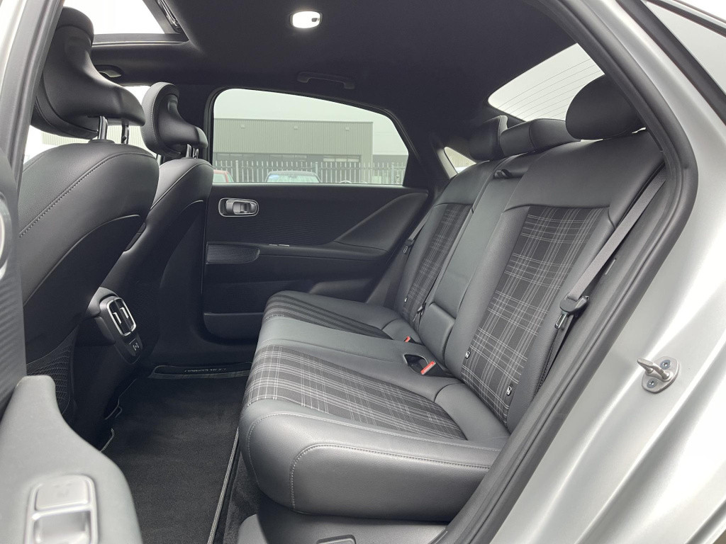 Hyundai Ioniq 6 first edition awd 77.4 kwh hyundai ioniq 6 first edition aw