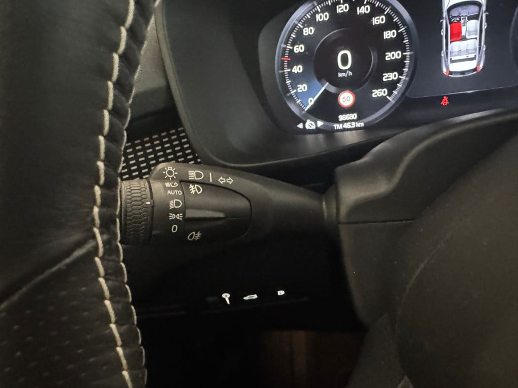 Volvo XC40 1.5 t4 recharge r-design expression