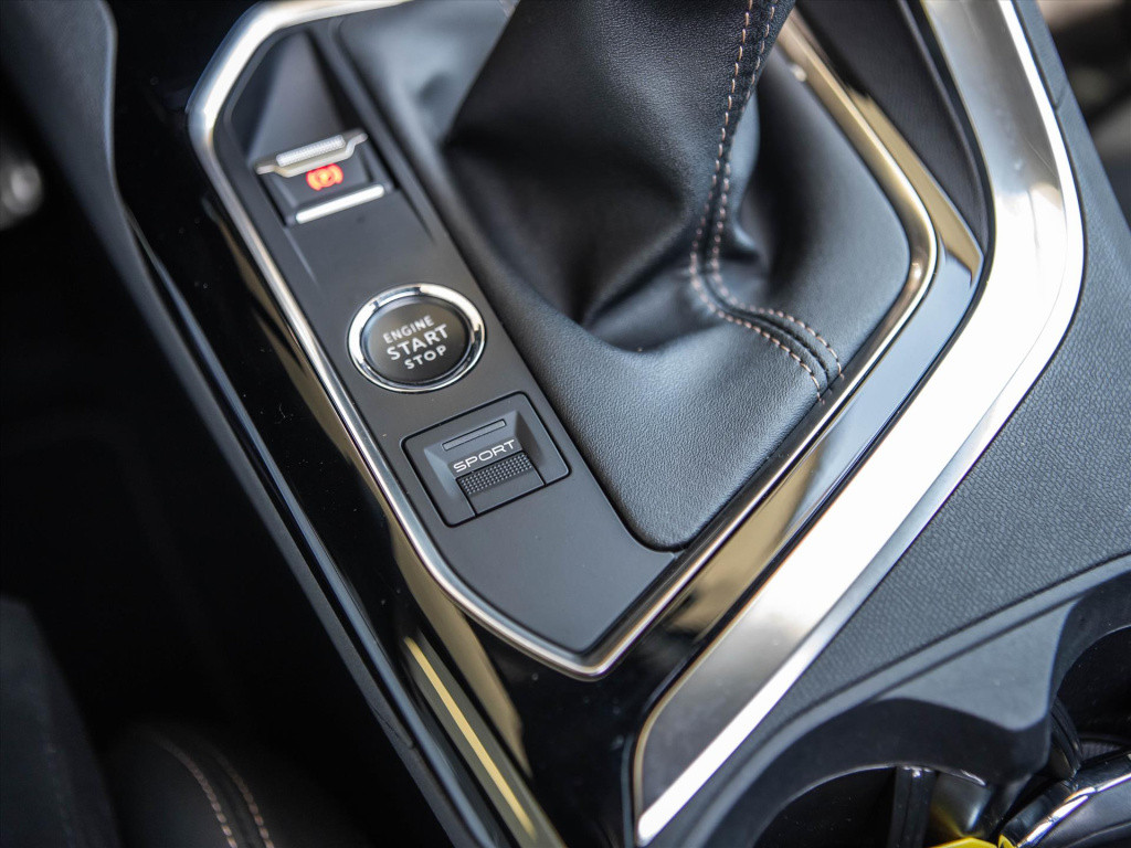 Peugeot 5008 puretech 130pk gt | panoramadak | trekhaak | stoelverwarming |