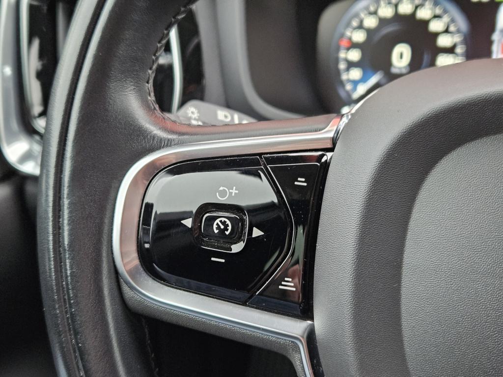 Volvo V60 2.0 b3 momentum advantage | r-design | acc | carplay