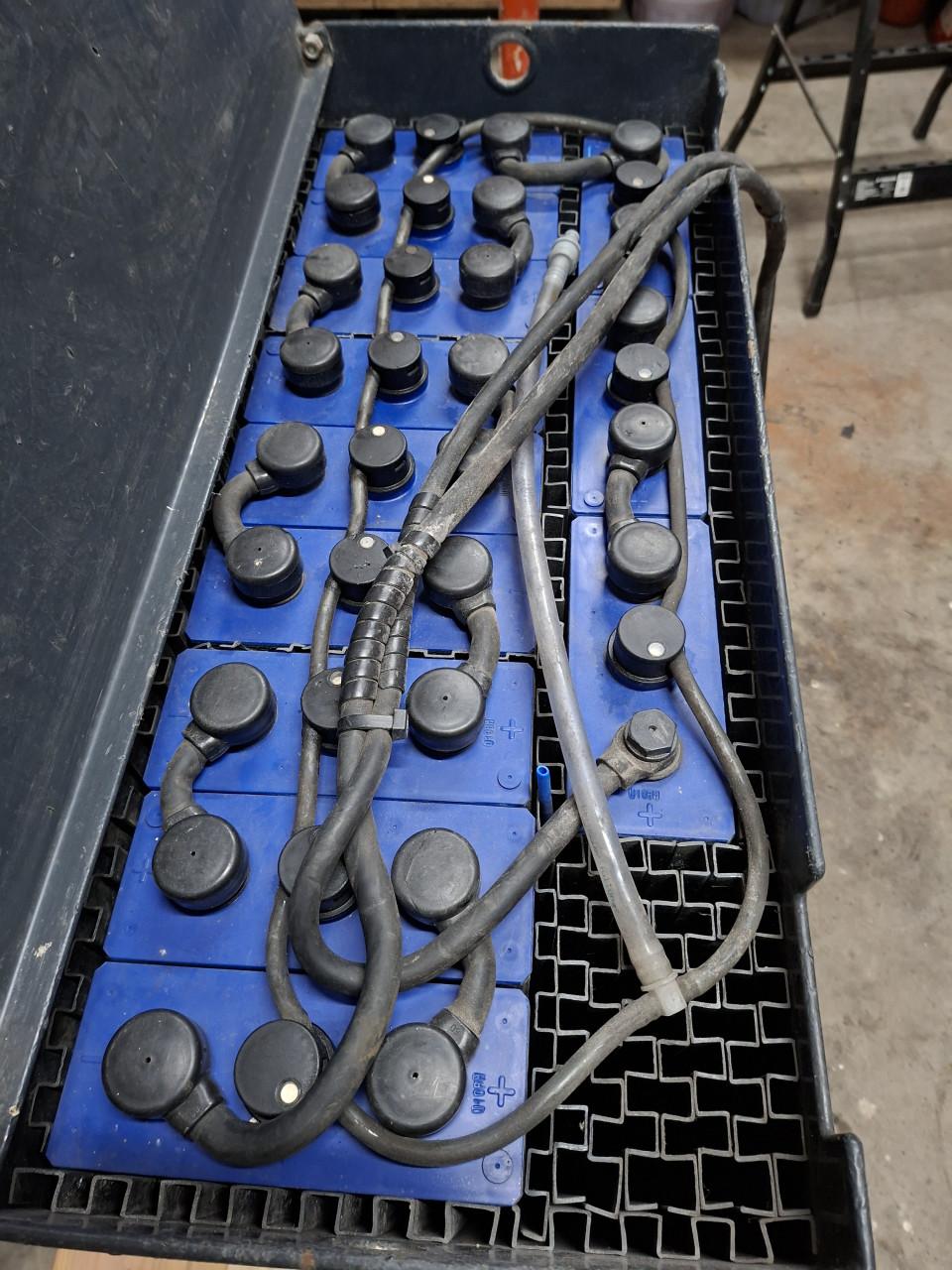 Tractie accu 24 Volt 620 Ampère. 2x