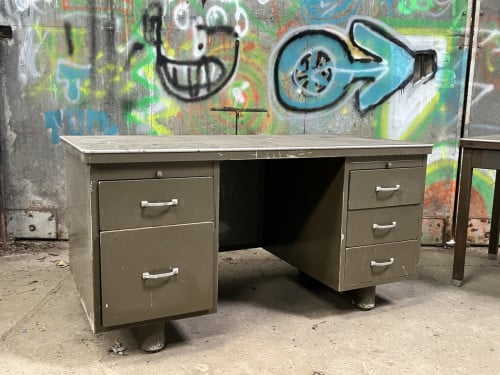Bureau metaal