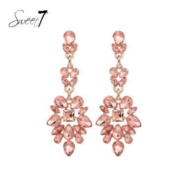 Oorhangers met luxe uitstraling en zacht perzik roze kleur
