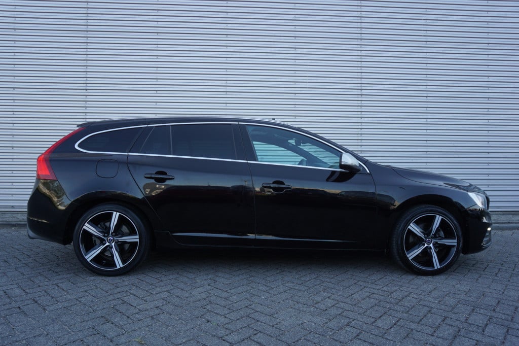 Volvo V60 2.0 d4 business sport - automaat - climate / navi / cruise / lane