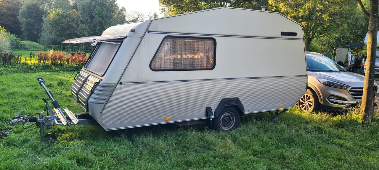Kip Greyline caravan 616 kg met voortent