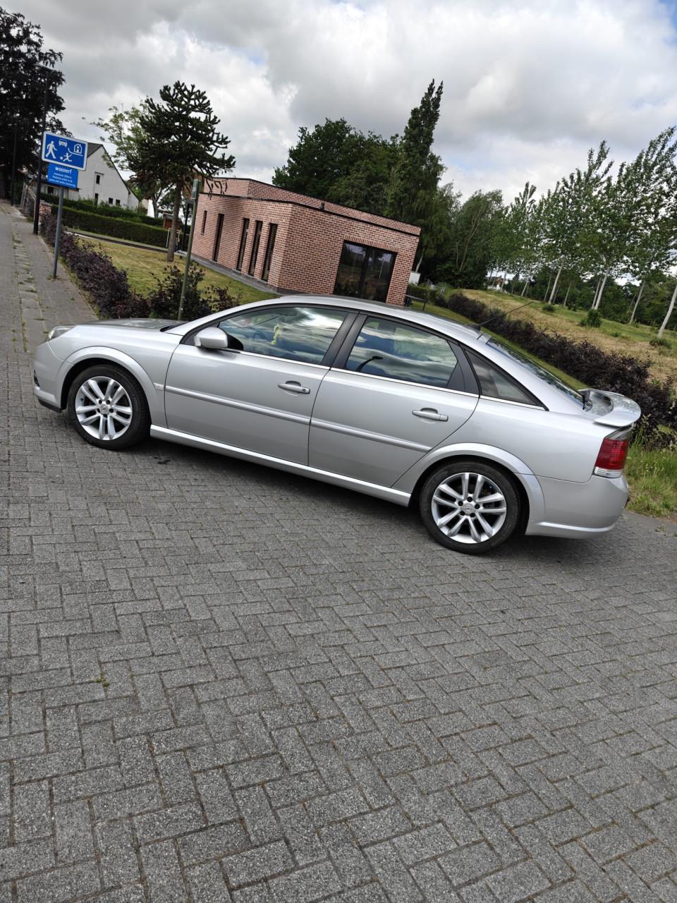 Te koop zeer mooie OPEL VECTRA GTS 1.8