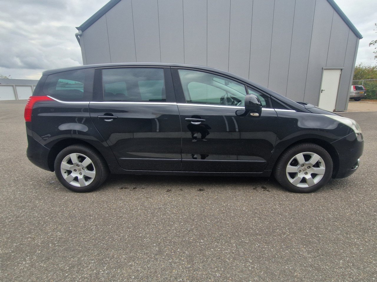 .Peugeot 5008 1.6 VTi Blue Lease 5p.