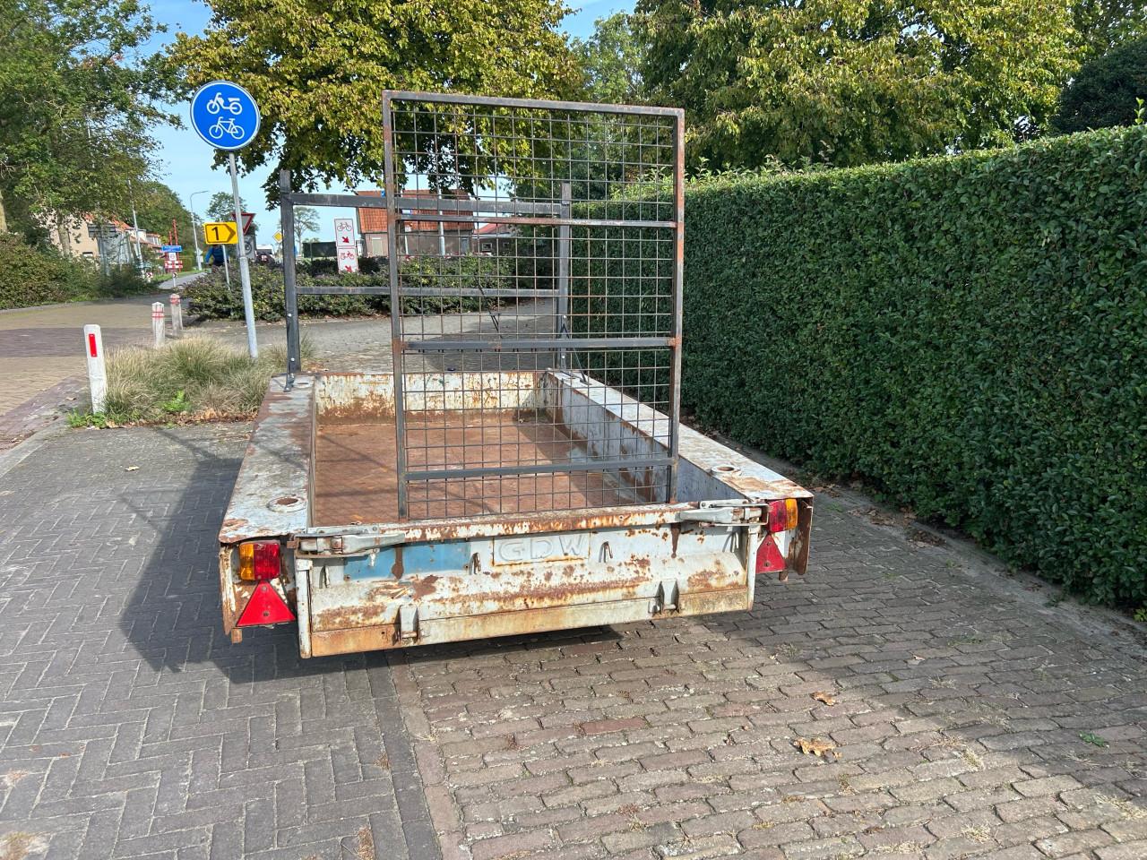 Metalen aanhanger met werk