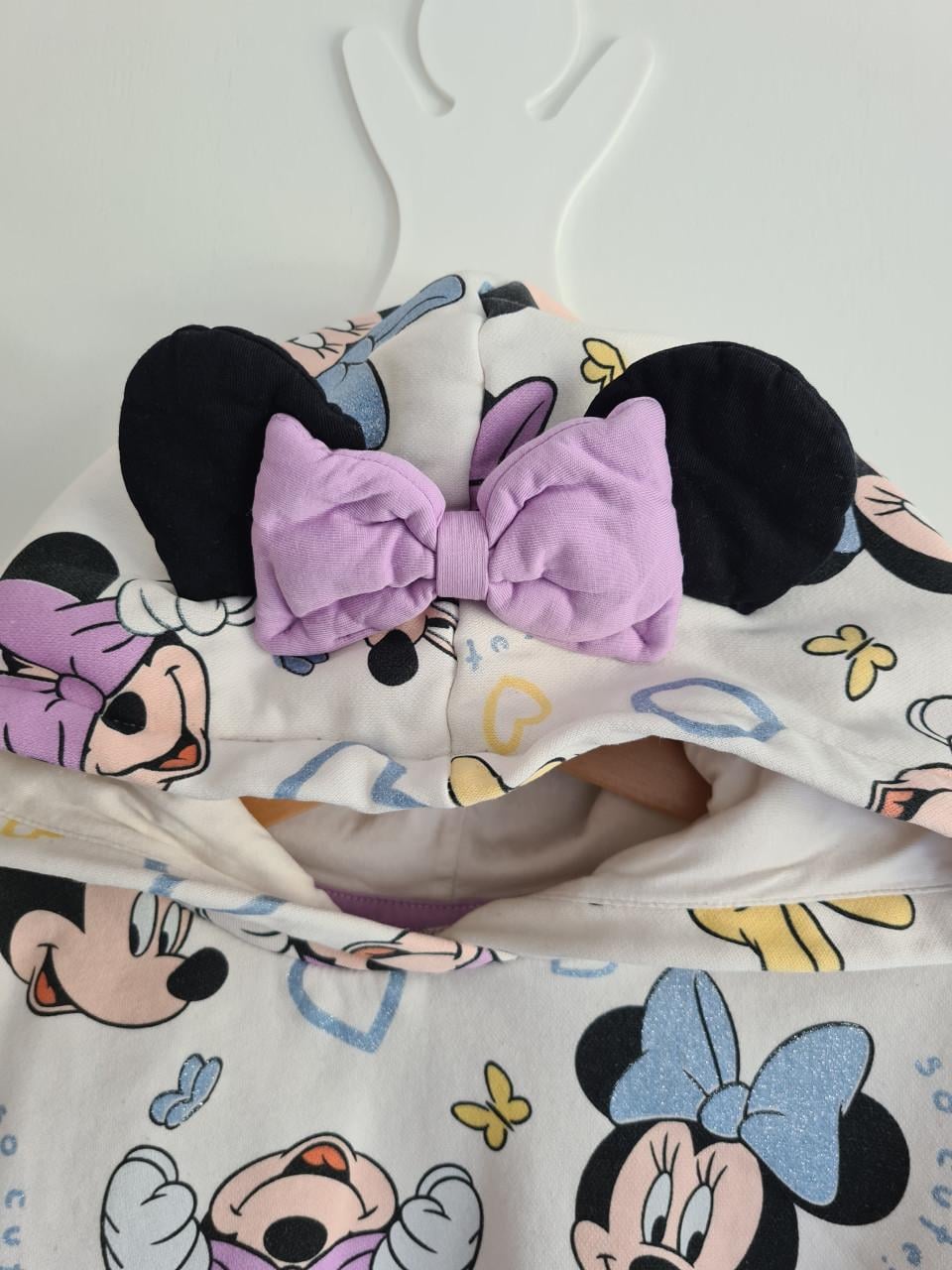 Minnie Mouse wit met kleuren hoodie met capuchon  Maat 140