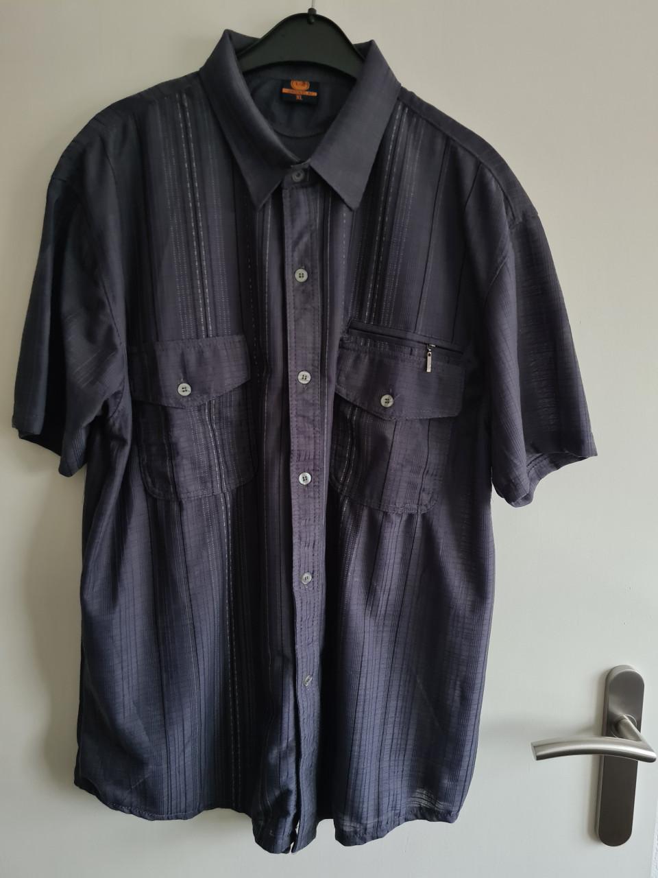 Donker grijs shirt van L H met korte mouwen Mt XL