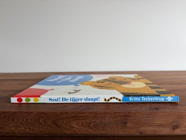Ssst! De tijger slaapt | Britta Teckentrup (groot formaat)