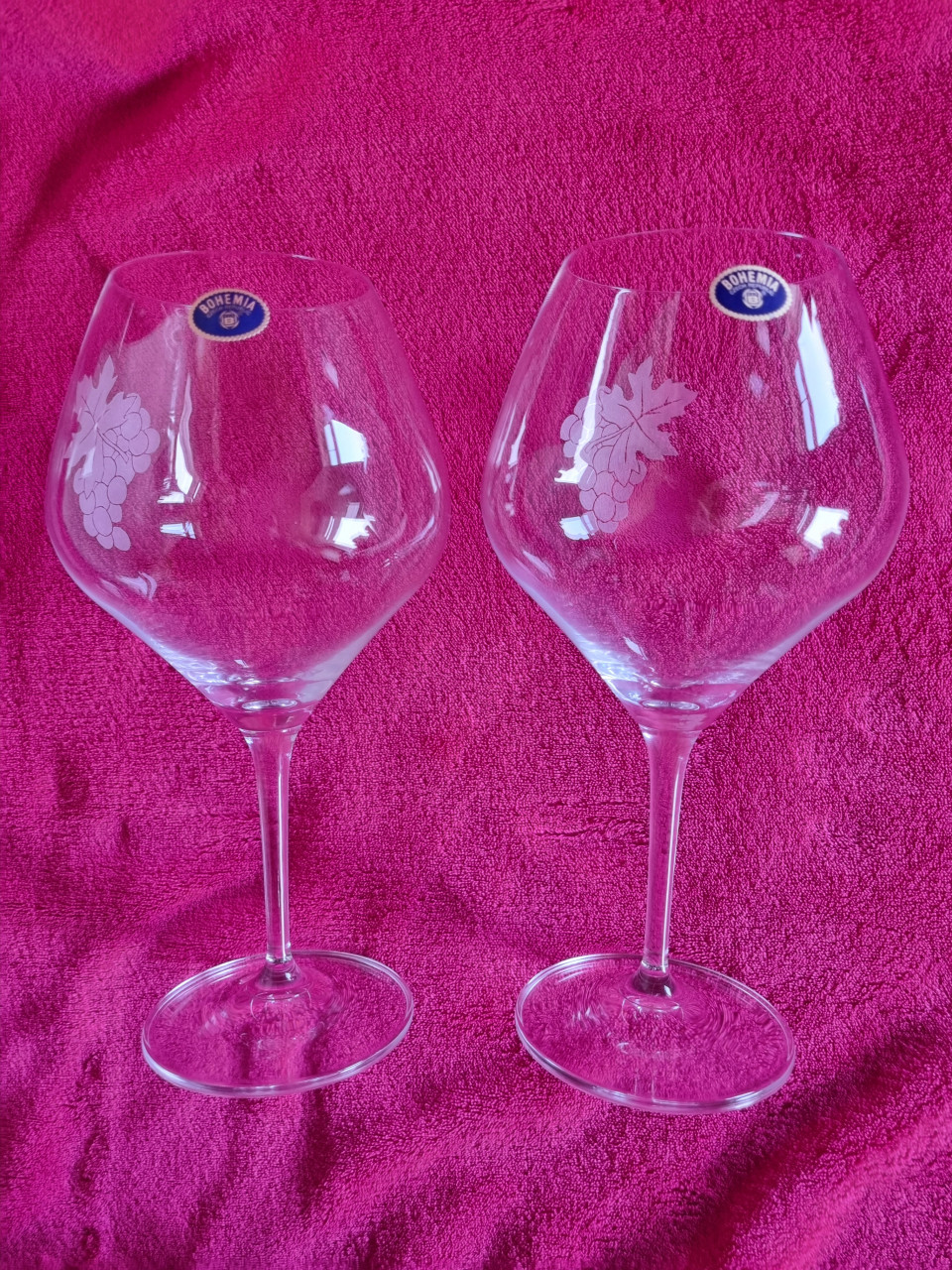 2 grote wijnglazen met afbeelding