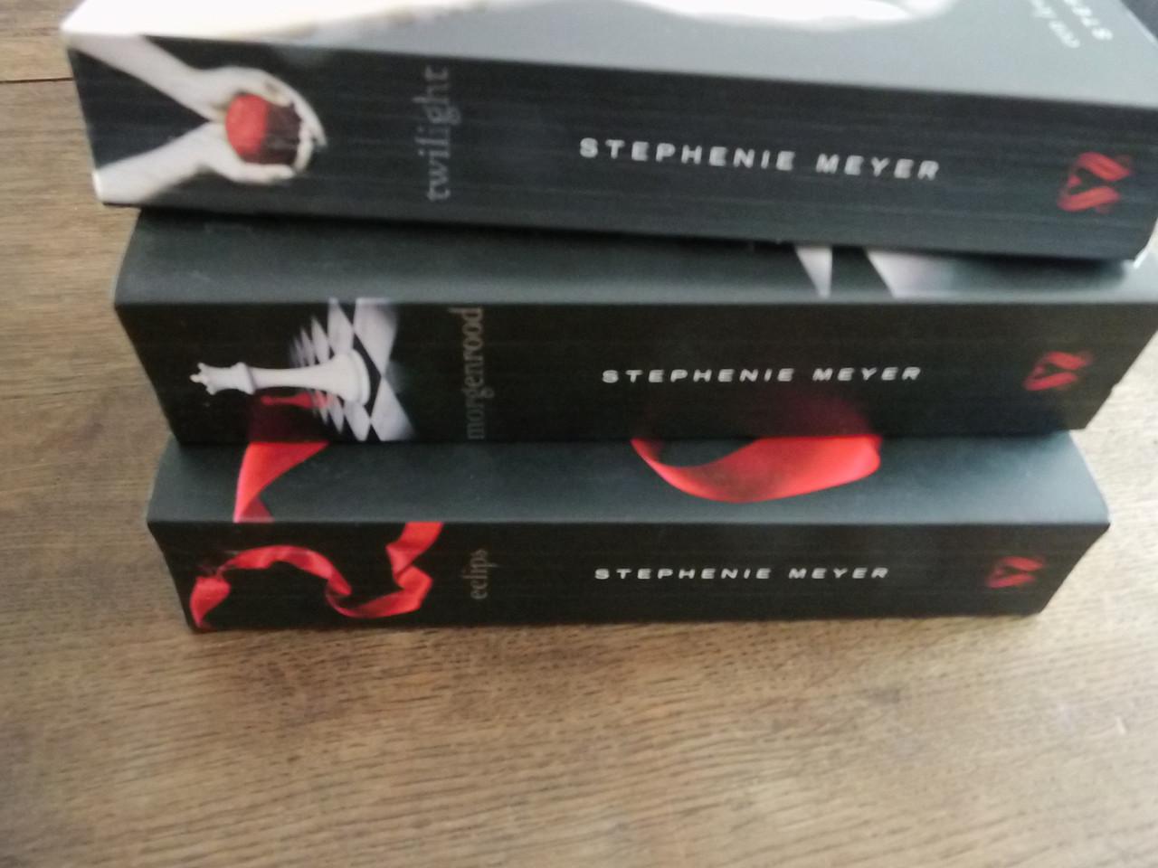 3 Twilight boeken van Stephenie Meijer.