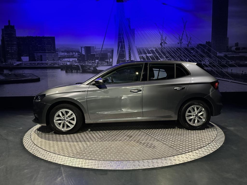 Skoda Fabia 1.0 tsi business edition *camera*pdc*winterpack*app*navi*